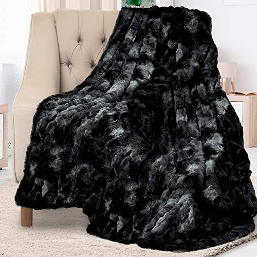 Everlasting Comfort Luxuriöse Kunstfell Überwurfdecke – Flauschige Kuscheldecke – weiche Decke für Couch und Bett – 127 x 165 cm – Schwarz